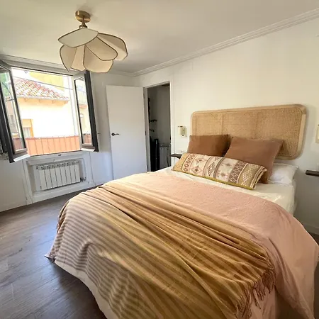Clavetaires - Amplia Casa Histórica De 160 M2 Con Sala De Juegos Campdevánol